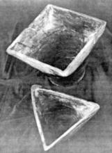 Keramické tvarovky, z ktorých sa v stredoveku stavali kachľové pece, sú nálezmi z archeologického výskumu doktora Gašaja. Boli vykopané v zlomkoch a následne zreštaurované.