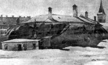 Takto namaľoval Katovu baštu v roku 1926 vynikajúci košický maliar Ľudovít Čordák. Je to pohľad od severovýchodu, z konca Starej baštovej ulice. Vpravo je tá časť bašty, ktorá bývala voľakedy bránou barbakanu či inak vonkajšou Maľovanou bránou.